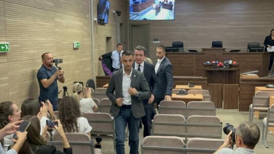 “Më parë e vras Albin Kurtin, sesa që ia l’shoj rrugën…” – Çka thuhet në aktakuzën e ngritur ndaj Klinakut dhe Selmanit?