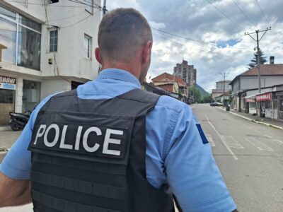 Theret me thikë një i ri në Mitrovicë