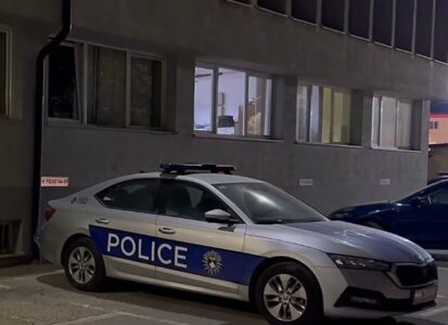 Sulmoi fizikisht djalin e tij të mitur në Ferizaj, shoqërohet në polici babai