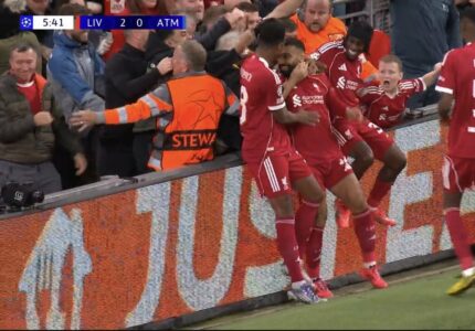 ‘Shpërthen’ atmosfera në Anfield, Liverpooli shënon dy gola të shpejt me Robertson dhe Salah
