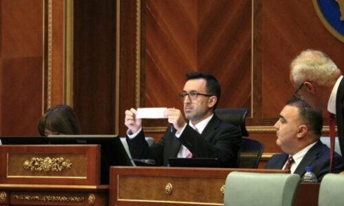 Pavarësisht masës së Kushtetueses, Vetëvendosje paralajmëron emërimin e mandatarit për qeveri