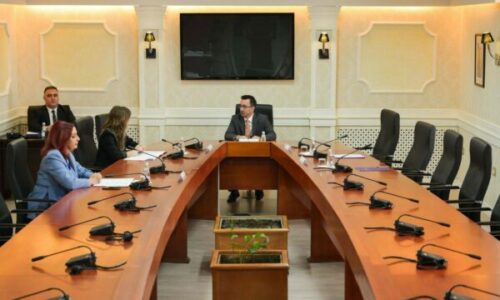 Basha i hy rolit: Do takime me partitë, nuk e di ende ku, në zyrë të tij ose në kryesi