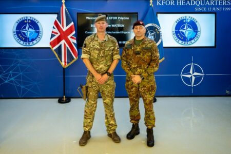 Barduani pret në takim komandantin britanik, diskutojnë sigurinë në Kosovë dhe rajon