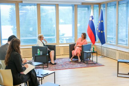 Gërvalla shkon në Slloveni, me Fajon flet për patentë shoferë e jo për njohje të reja