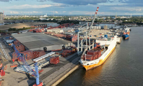 Ukraina sulmon rafineri të naftës në Rusi