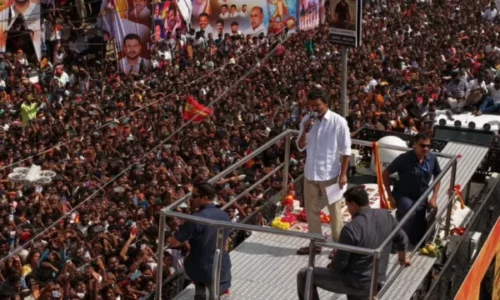 Tubimi për aktorin dhe politikanin indian kthehet në tragjedi, 39 të vdekur