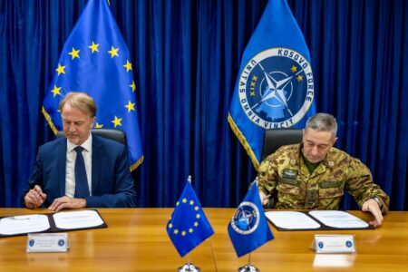 Pas sanksionimit të SHBA’së, KFOR bën marrëveshje me Zyrën e BE’së në rast evakuimit në situata kritike