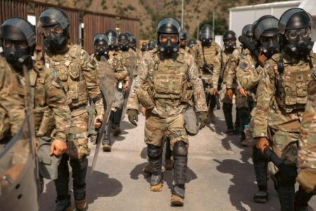 Ushtarët e KFOR-it stërviten për kontrollin e turmave