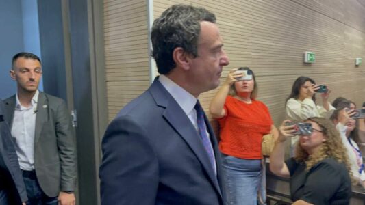 Kurti e “shkel” Gjykatën, këtë herë si i dëmtuar për rastin ndaj Klinakut