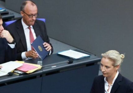 “Mbyllni kufijtë menjëherë” – Gjermanët po humbin durimin, Alice Weidel e AfD sulmon Kancelarin Merz dhe Merkel