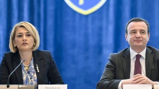 Ish-deputeti i VV-së: Kusari-Lila po provon të shpëtojë nga anija e VV-së që po fundoset