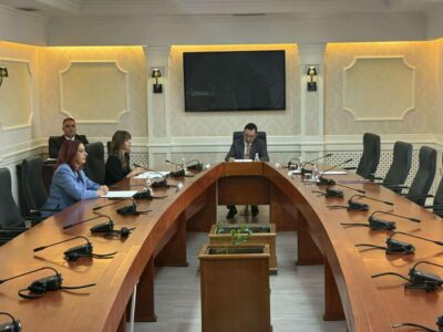 Nis mbledhja e Kryesisë së Kuvendit, prezent veç Basha me Haxhiu