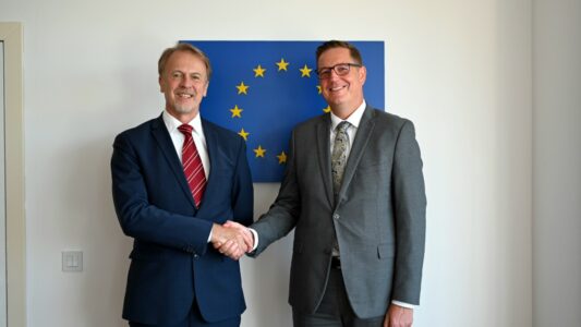 Orav takohet me ambasadorin slloven, flasin për progresin e Kosovës në rrugën drejt BE-së