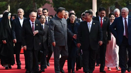 Parada e Kinës irriton Trumpin – Presidenti amerikan ‘shpërthen’ në rrjete sociale: Po komplotoni kundër SHBA`së