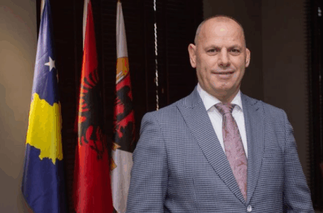 Ramiz Lladrovci publikon transkripten e një audio incizimi: Shantazhi do të dështojë