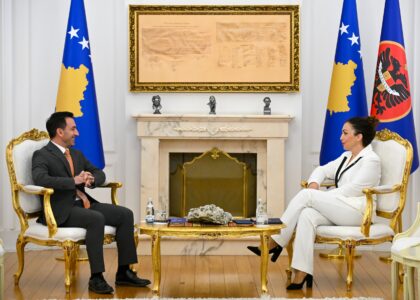 Osmani pas takimit me Bashën: Ekipi ligjor i Presidencës nën llupë “konstituimin” e Kuvendit