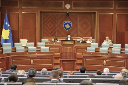 Qysh vartësit e Vetëvendosjes me vetëdije po e shkelin Kushtetutën?