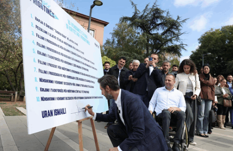 Uran Ismaili nënshkruan 10 vendimet e para si kryetar i Prishtinës