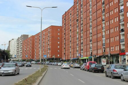 Dëmtohet qëllimshëm ndriçimi publik në Rrugën B, Policia nis hetimet