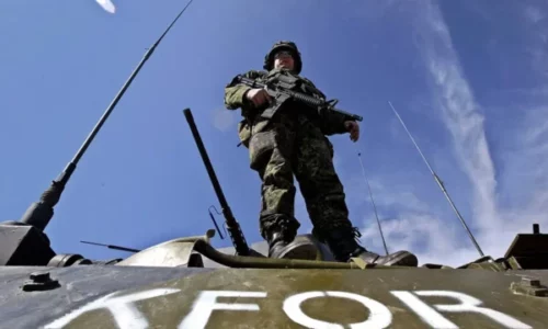 “Mund të nxjerrin mësime nga Kosova”, Bloomberg: Plani i paqes në Gaza mund të funksionojë nëse “kopjon” KFOR-in