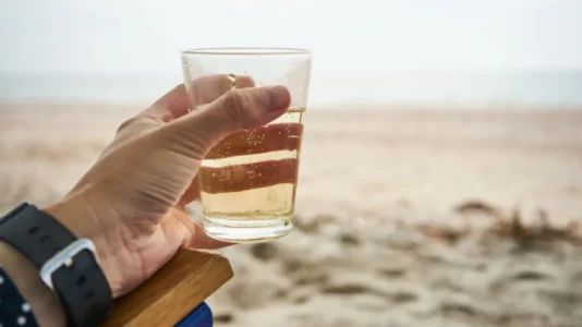 Kujdes: Shtohen 8 shtete në listën për rrezikun nga helmimi me metanol