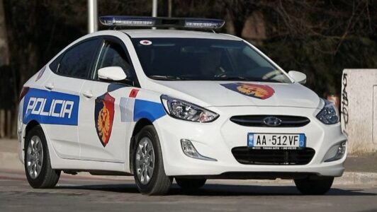 Lëndohen 20 persona nga hedhja e fishekzjarrëve në Shqipëri, 13-vjeçarja në Tiranë shpëton mrekullisht nga plumbi qorr