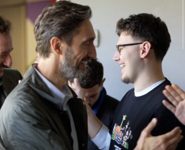 Uran Ismaili në takim me studentët: Të rinjtë, pjesë e ndryshimit që po vjen në Prishtinë më 12 tetor!