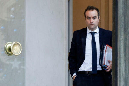 Jep dorëheqje kryeministri francez, pozitën e kishte marrë para 26 ditësh