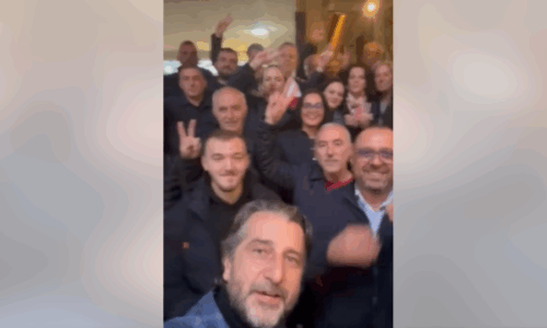 Rama pritet nga qytetarët në rrugën “Bajram Kelmendi” një javë para zgjedhjeve: Atmosferë fantastike