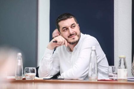 Kelmendi i VV-së: Me Bekën kemi pi vetëm kafe, për koalicione bisedohet në zyre