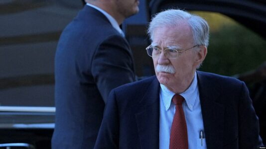 Ish-këshilltari i Trumpit, Bolton dorëzohet pas aktakuzës për keqmenaxhim të dokumenteve të klasifikuara