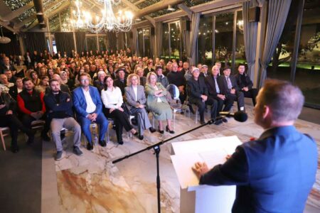 Idrizi takohet me mësimdhënës: U zotova se përkushtimi ynë për arsimin do të vazhdojë edhe në mandatin tonë të ri