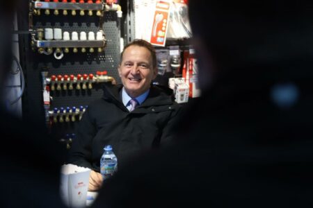 Idrizi: Krenar me bizneset e Vushtrrisë që po krijojnë vende pune