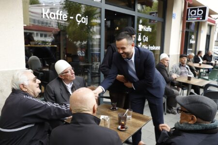 Arian Tahiri takohet me pensionistët: Mitrovica do të ketë një shtëpi të denjë për të moshuarit, me kujdes dhe dinjitet, ashtu siç e meritojnë