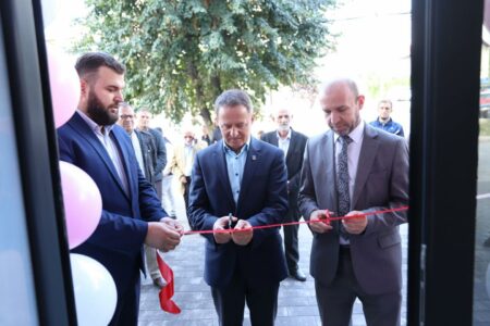 Ferit Idrizi merr pjesë në hapjen e një qendre edukative dhe të qëndrimit ditor