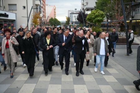 Bedri Hamza viziton shtabin e degës së PDK-së në Lipjan, Buja: Fitorja është e jona