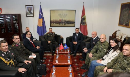 Maqedonci e pret në takim shefin e Përgjithshëm të Forcave të Armatosura të Turqisë