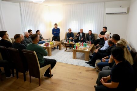 Besnik Osmani viziton familjen Dragusha në Miradi të Poshtme