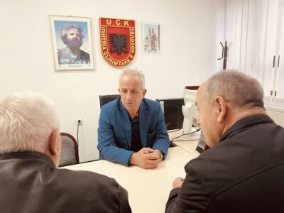 Bali Muharremaj viziton shoqatat e dalura nga lufta: Do të vazhdojmë kontributin institucional për nderim të luftës së UÇK-së