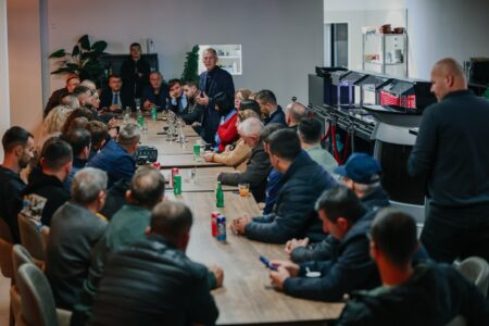 Besnik Osmani takon banorët e Bresjes: Dialogu i hapur me qytetarët është përparësi