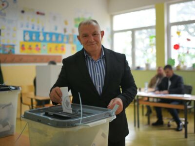 Shukri Buja voton: Fton qytetarët të votojnë për të ardhmen e Lipjanit