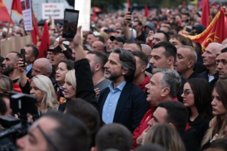 Përparim Rama i përgjigjet akuzave se mori pjesë në protestë për fushatë: Me i mbrojt vlerat e UÇK-së na takon të gjithëve, përtej partive