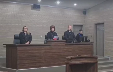 Ish-sekretari dhe ish-shefi i prokurimit të MI-së lirohen nga akuzat për korrupsion