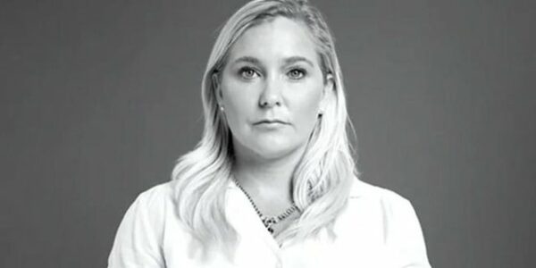 Kush është kryeministri i njohur që e ka përdhunuar? – Rrëfimi shokues i shkrimtares: Tallej ndërsa i lutesha të ndalonte