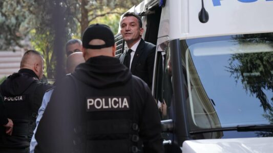 Kushtetuesja shqyrtoi shkarkimin e Erion Veliajt si kryebashkiak nga Qeveria, mbyllet seanca pas 7 orësh