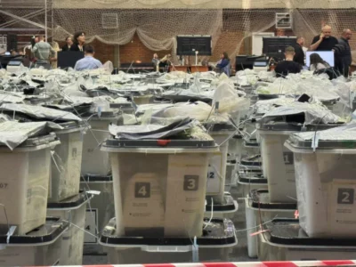 Me dy orë vonesë, nis numërimi në Prishtinë