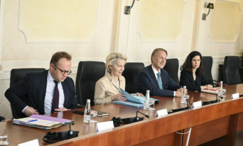 Brukseli tregon, kjo është arsyeja pse von der Leyen u largua nga Kosova pa folur para mediave