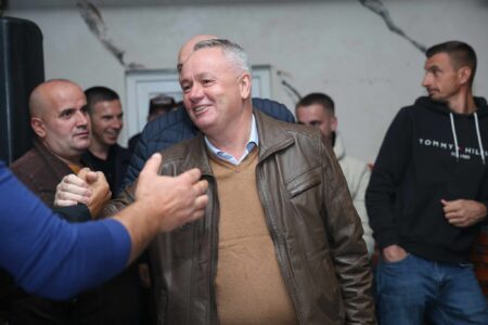 Takim elektoral në lagjen Berishë, banorët shprehin mbështetje për Agron Kuçin