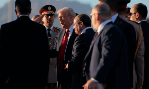 “Mjaft me luftë, mirë se vini në paqe”, thotë presidenti i Egjiptit duke e mirëpritur Trumpin