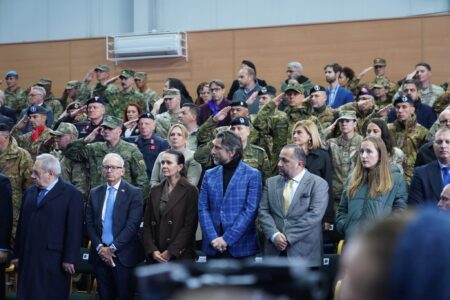 “Garancia për një të ardhme të qetë”: Rama merr pjesë në ceremoninë e ndërrimit të komandës së KFOR-it